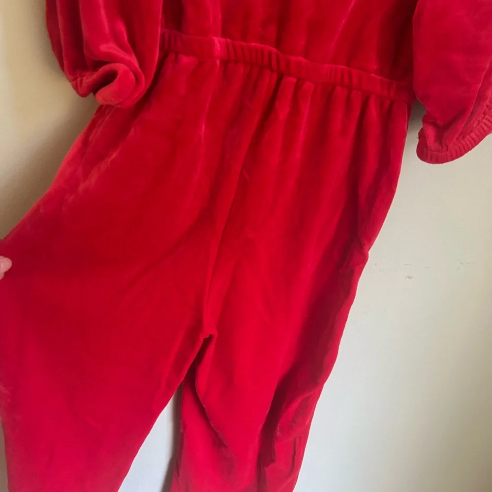 NWT Hanna Andersson red velour jumpsuit. Size 3T. Elastic waist, short sleeves.